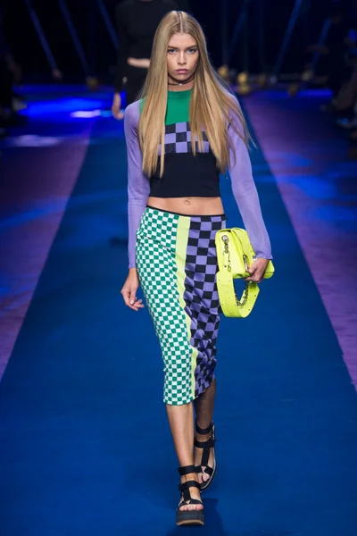 Look 15